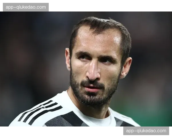 特写:39岁的基耶利尼宣布赛季末退役,在尤文主场获得全场致敬