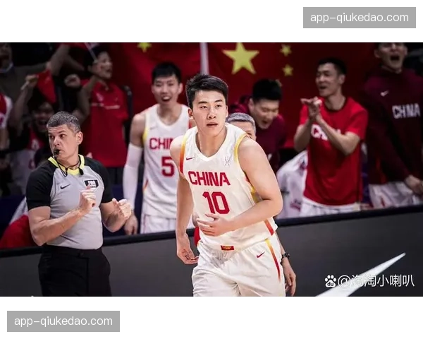 评论:CBA季后赛身体对抗强度升级,如何平衡激烈与健康? 评论:CBA季后赛身体对抗强度升级,如何平衡激烈与健康?