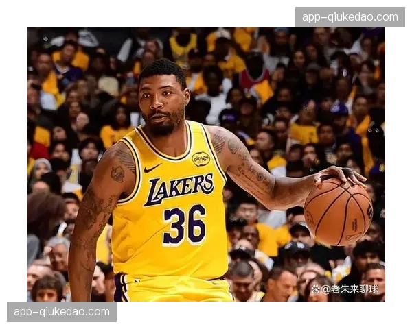 湖人佩林卡压哨签约，25+6神经刀顶替小里，网友称白菜价